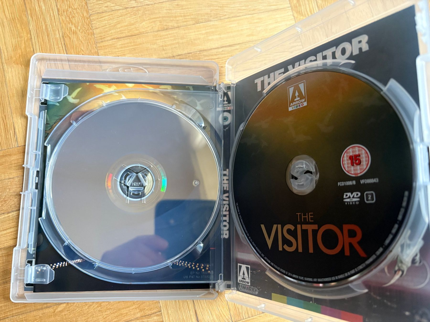 Tutti i DVDs: The Visitor - mit Booklet - Arrow Video - Blu-ray + DVD – Nuovo (secondo la descrizione) da Zürich venduto da Malcom 2