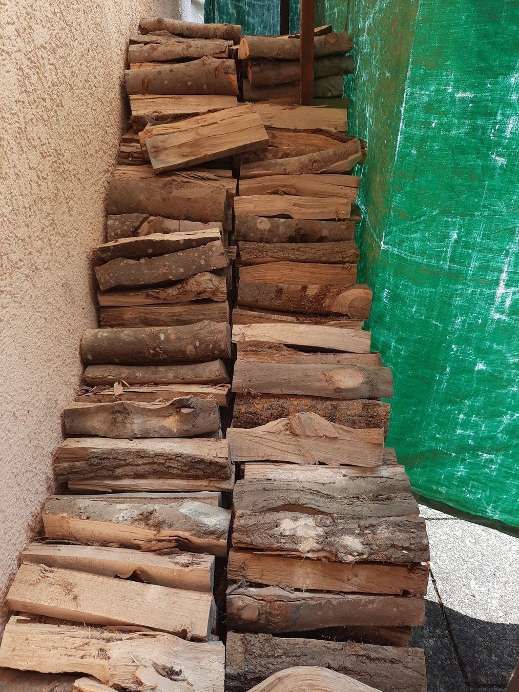 Articoli in legno: Ca. 2 Ster Cheminéeholz: Hartholzscheite 33 cm lang – Nuovo (secondo la descrizione) da Illnau venduto da Flomi75