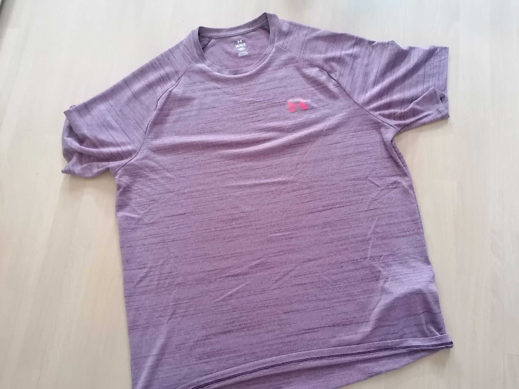 Under Armour T-shirts: UNDER ARMOUR Sport Shirt Grösse L – Neuf (Voir description) à Schönenbuch par Mentio_SB 1