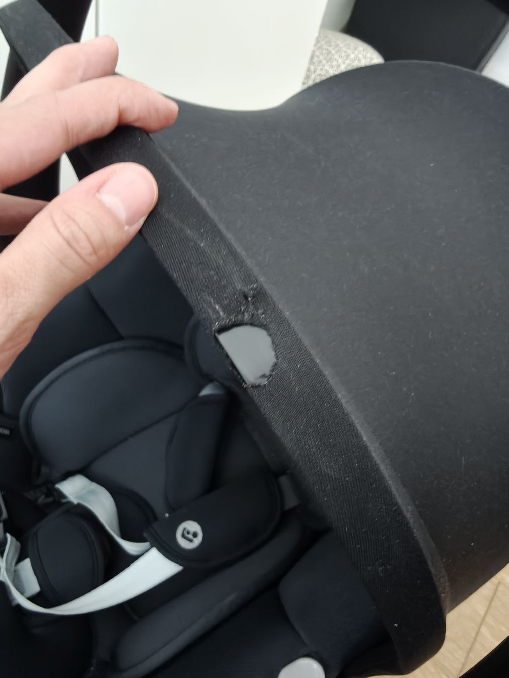 Maxi-Cosi Bauch- & Rückentragen: Babyschale MaxiCosi CabrioFix i-Size – Gebraucht aus Schindellegi von A.M.E. 1