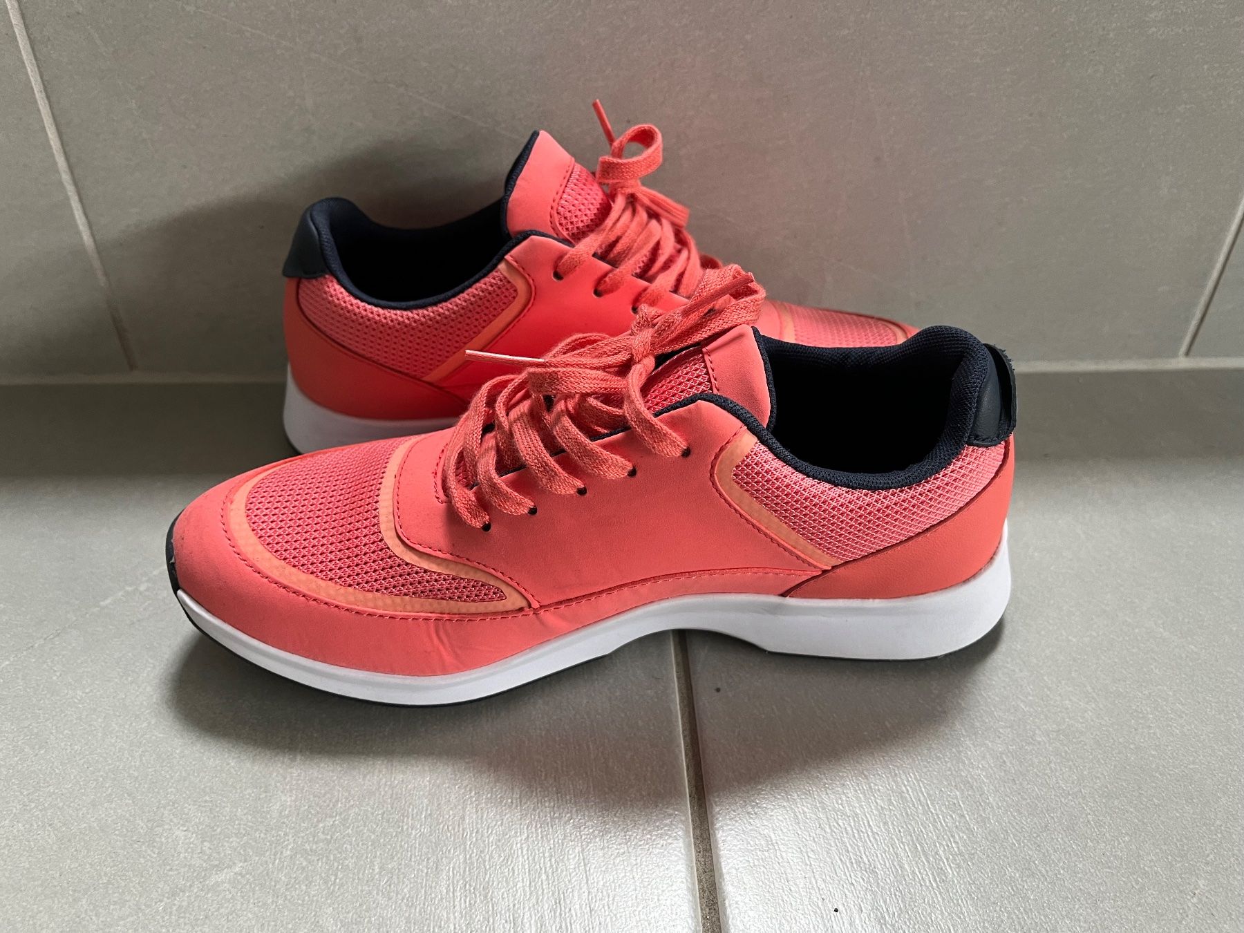 Lacoste Herrenschuhe: Lacoste Sport Sneaker – Neu (gemäss Beschreibung) aus Büsserach von vimeco.43 2