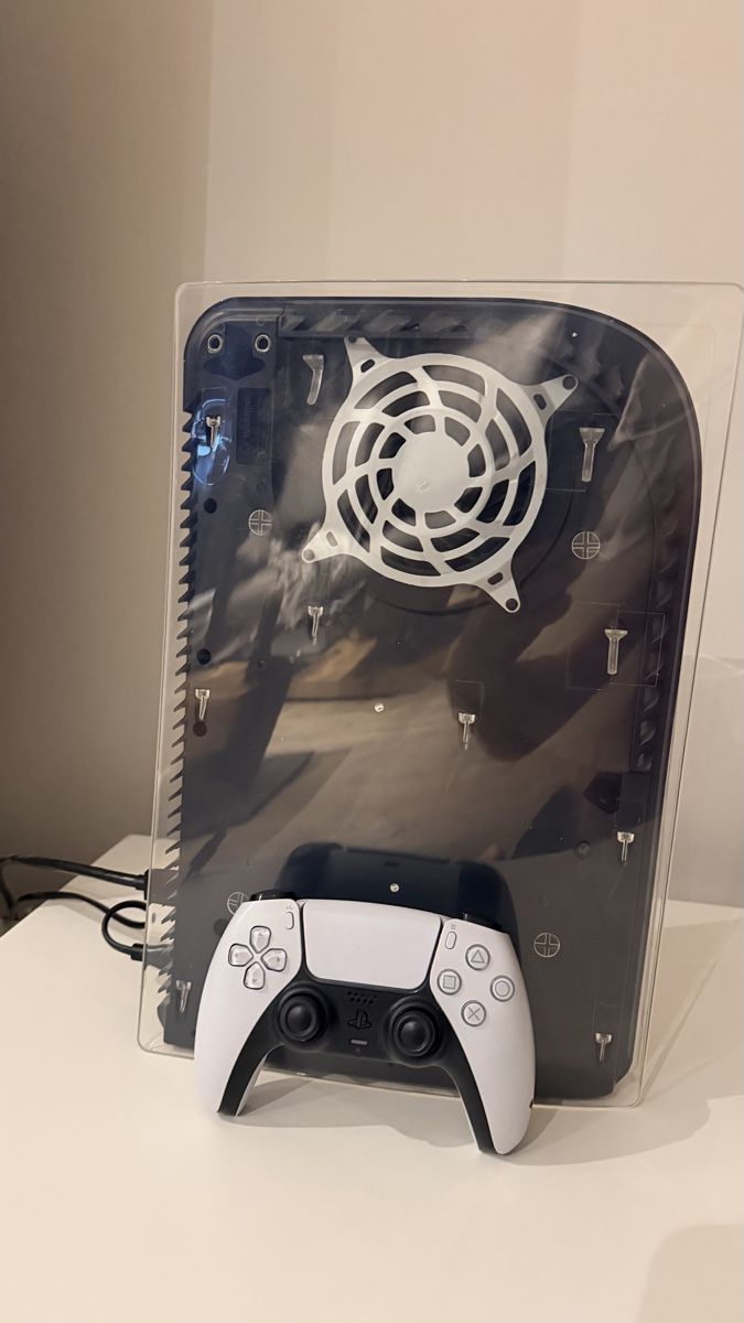 Sony Console: Ps5 Console PlayStation 5 coque transparente – Usato da Colombier NE venduto da manupsin 1