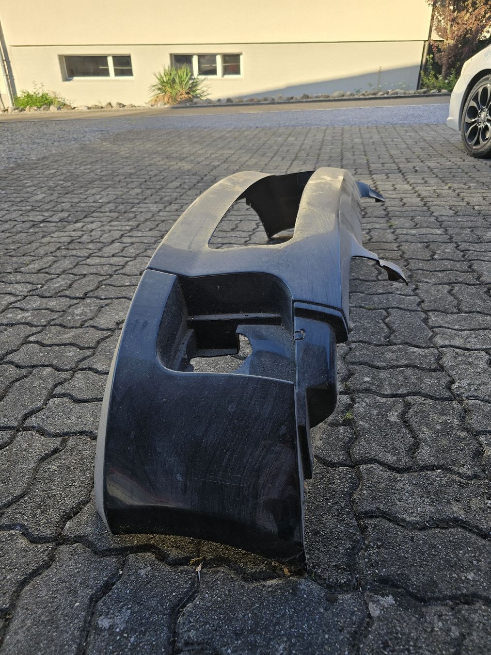 Renault Tutti pezzi di ricambio auto: Frontstossstange Renault Clio V6 Ph1 – Usato da Zweidlen venduto da row2004 3