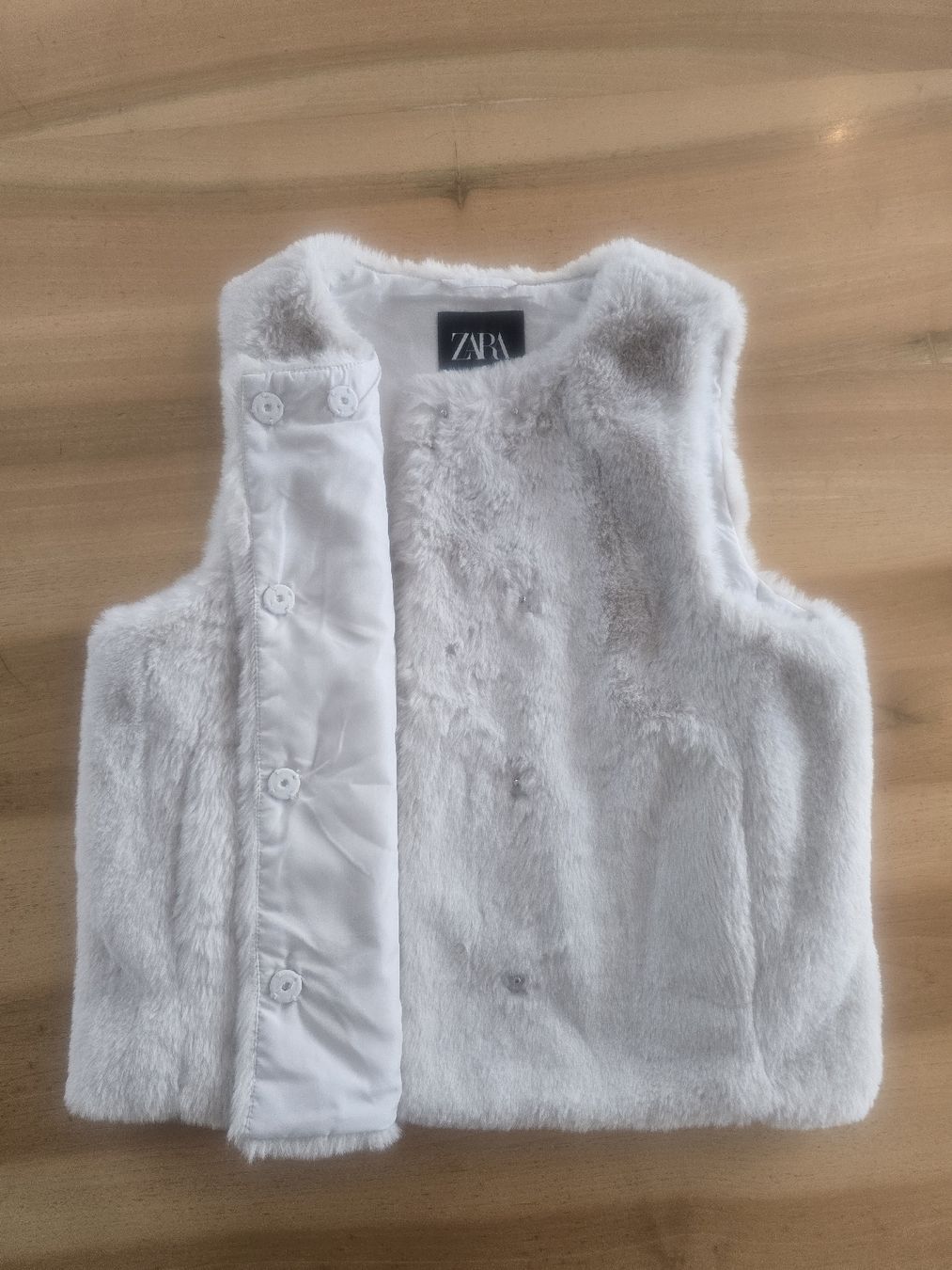 Zara Altro abbigliamento per bambina: Zara Kunstfell Weste Gr.130 – Nuovo (secondo la descrizione) da Rorschacherberg venduto da Olgamedved 1