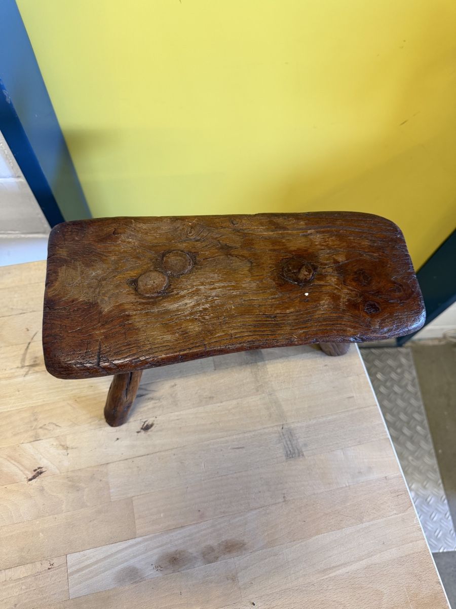 Hocker: Hocker Holz rustikal antiker Hocker 3 Beine – Gebraucht aus Strengelbach von RaenAntikDesign 1