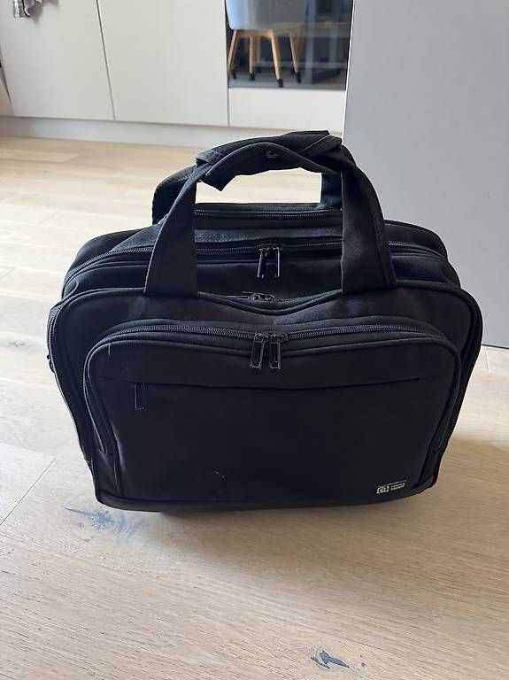 Koffer & Taschen: Laptoptasche auf Rollen / Business-Trolley – Gebraucht aus Kloten von Mircooooo 1