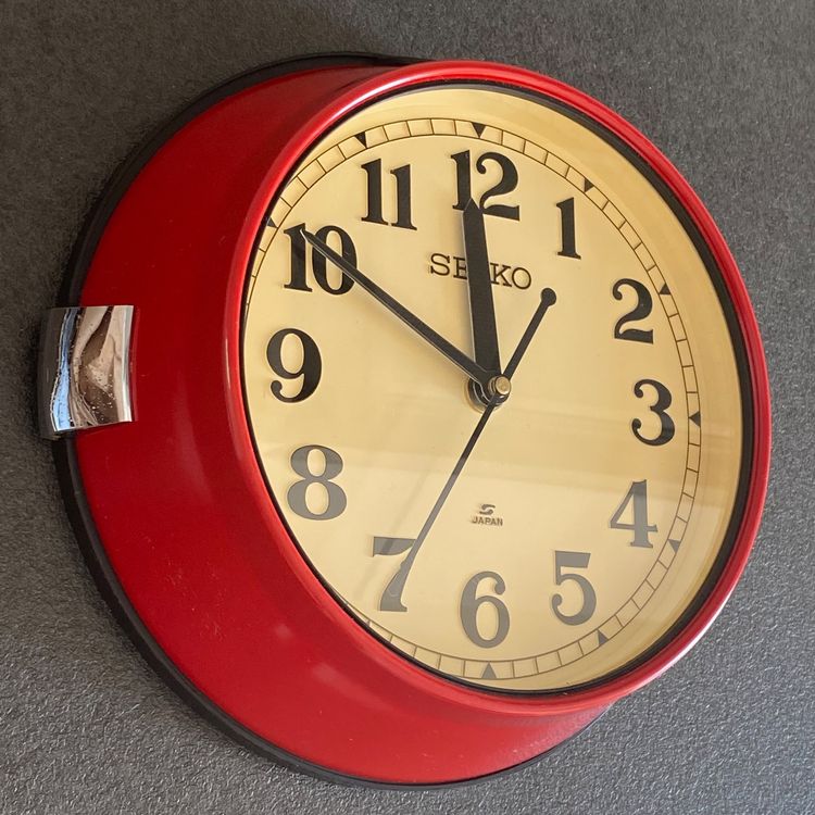 Seiko Horloge murale moderne en bois foncé avec pendule et double carillon