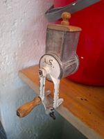 Reibe manuell Metall weiss Gusseisen antik 805