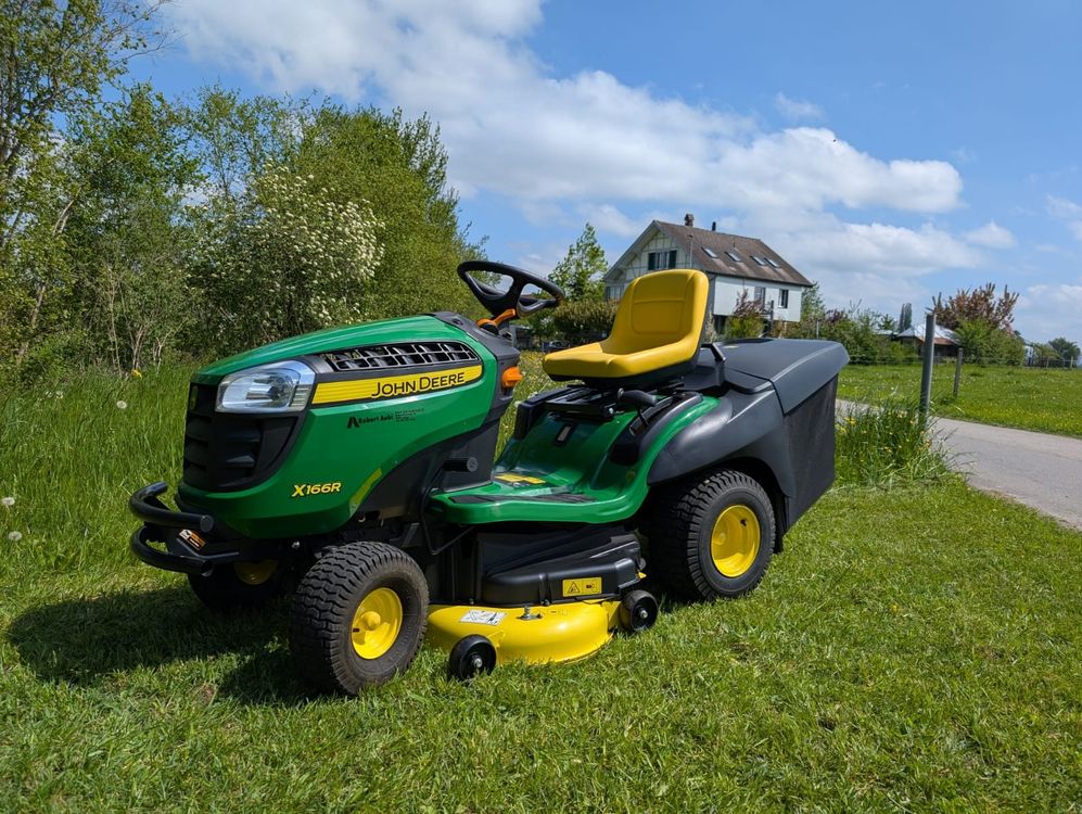 Best HD Pictures about  Stilvolle John Deere Rasentraktor Alt Bild  with No AI Images