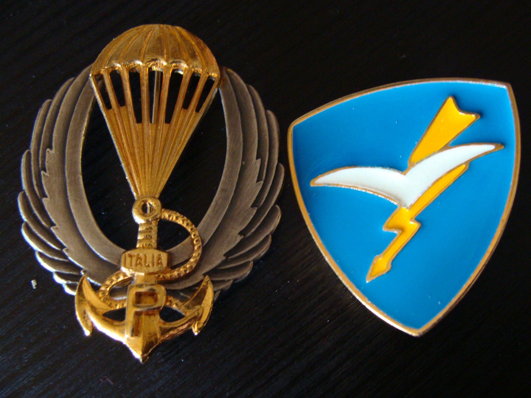 Plaketten & Abzeichen: Petit lot armée Italienne – Gebraucht aus Cuarny von hen_g7hn 3