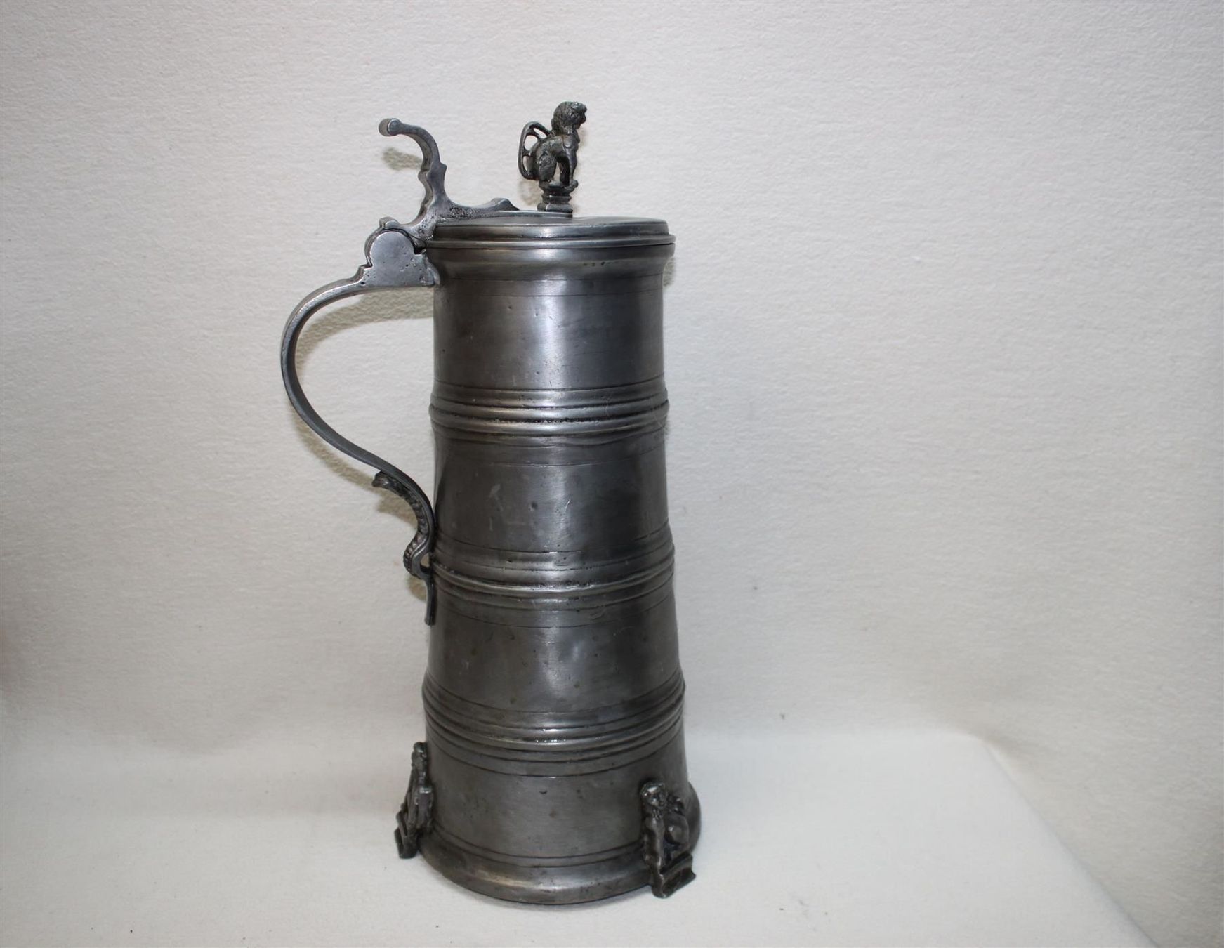 Caraffe: Grosser Zinnkrug mit Deckel – Usato da Thun venduto da Fbchm 2