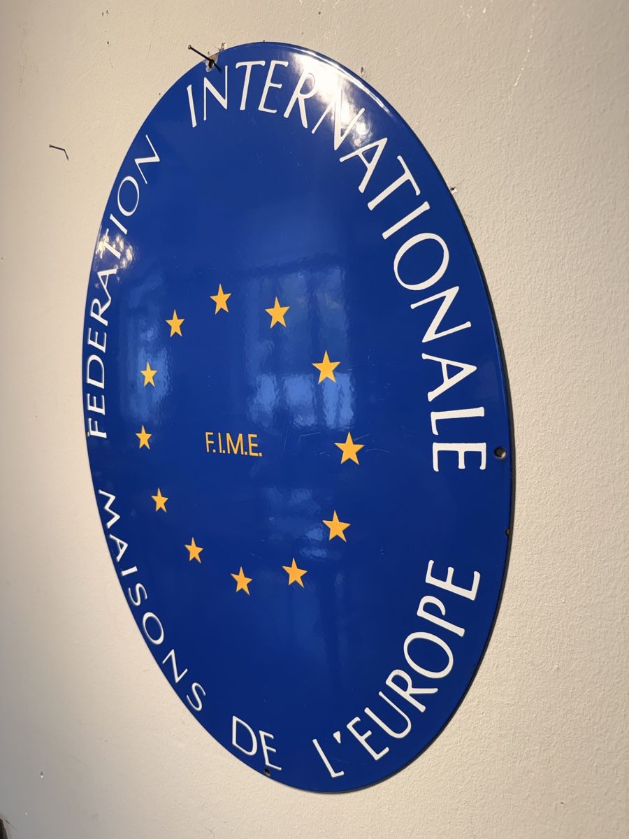 Insegne: Federation International altes Emailschild – Usato da Nidau venduto da Nintschgu 1