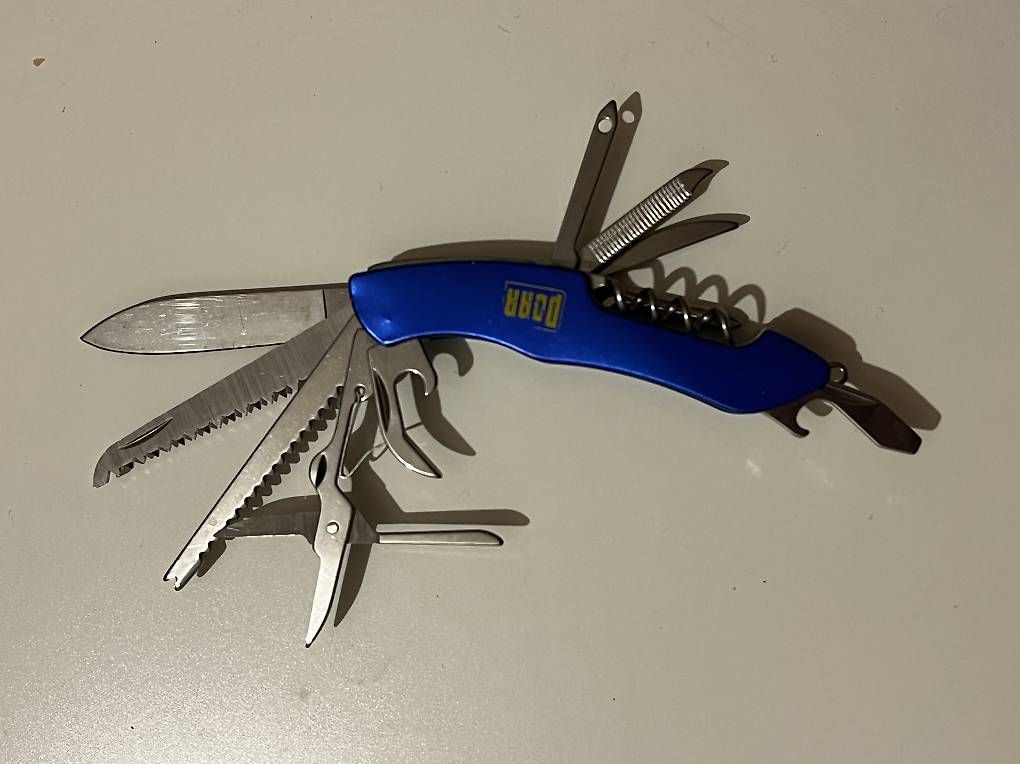 Lampes: Multitool + Taschenlampe, POOR – D'occasion à Zürich par Pingu55555 2