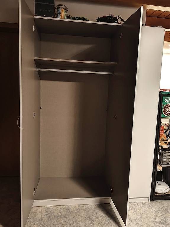 Armadi: Kleiderschrank - Weiss – Usato da Zizers venduto da Andry00 1