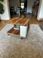 Couchtisch / Salontisch aus Massivholz auf Rollen