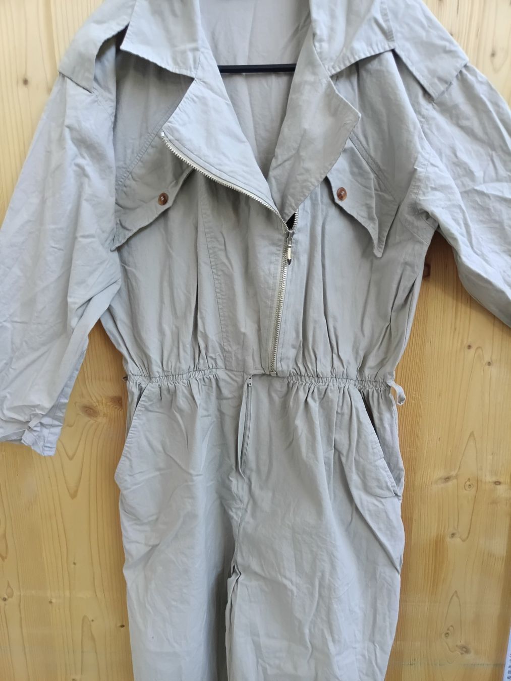 Jumpsuits: Damen Jumpsuit hellgrau mit Reissverschluss – Neu (gemäss Beschreibung) aus Wängi von Ladys_First 1