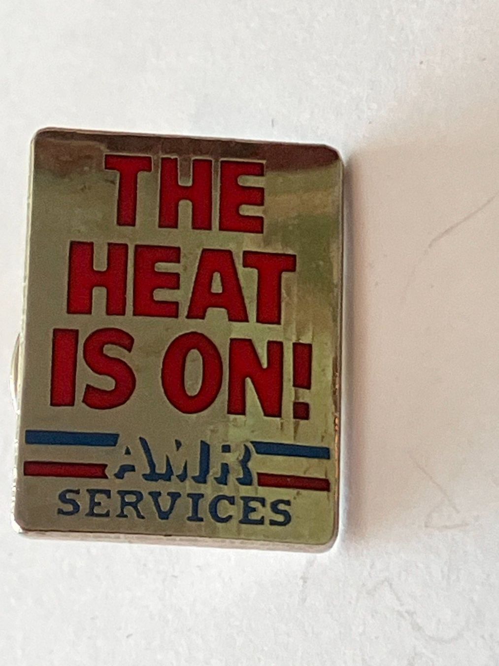Placchette & Badge: 1 Pin AMR - the heat is on – Usato da Basel venduto da djwwpp