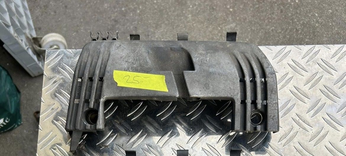 Volkswagen Tutti pezzi di ricambio auto: Cache sur moteur VR6 – Usato da Muraz (Collombey) venduto da Wolfdog1978