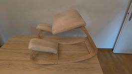 Ergonomischer Kniestuhl / Kniehocker für gesundes Sitzen