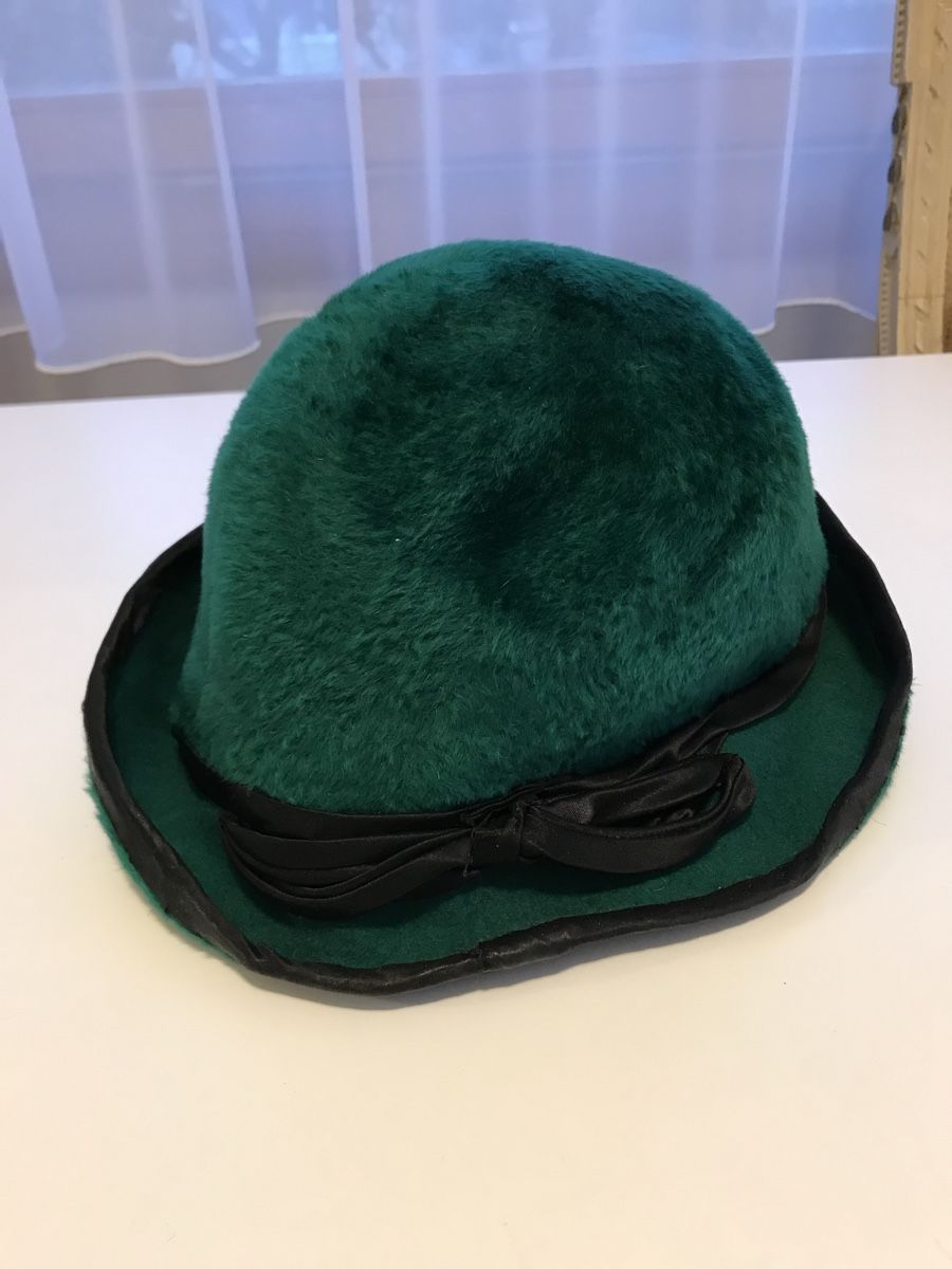 Copricapi, berretti & cappellini: Joli chapeau vert velours – Usato da Villeneuve VD venduto da sim_q5hp 2