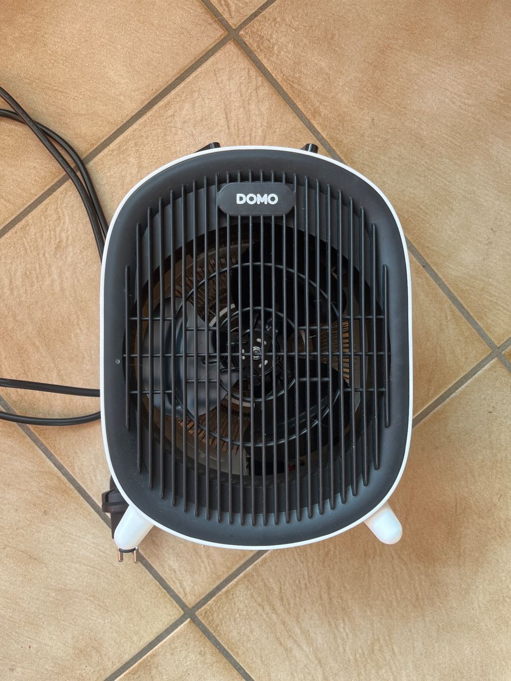Radiatori: DOMO DO7325F - Radiateur soufflant - 2000 W – Usato da Vernayaz venduto da Darkfrost