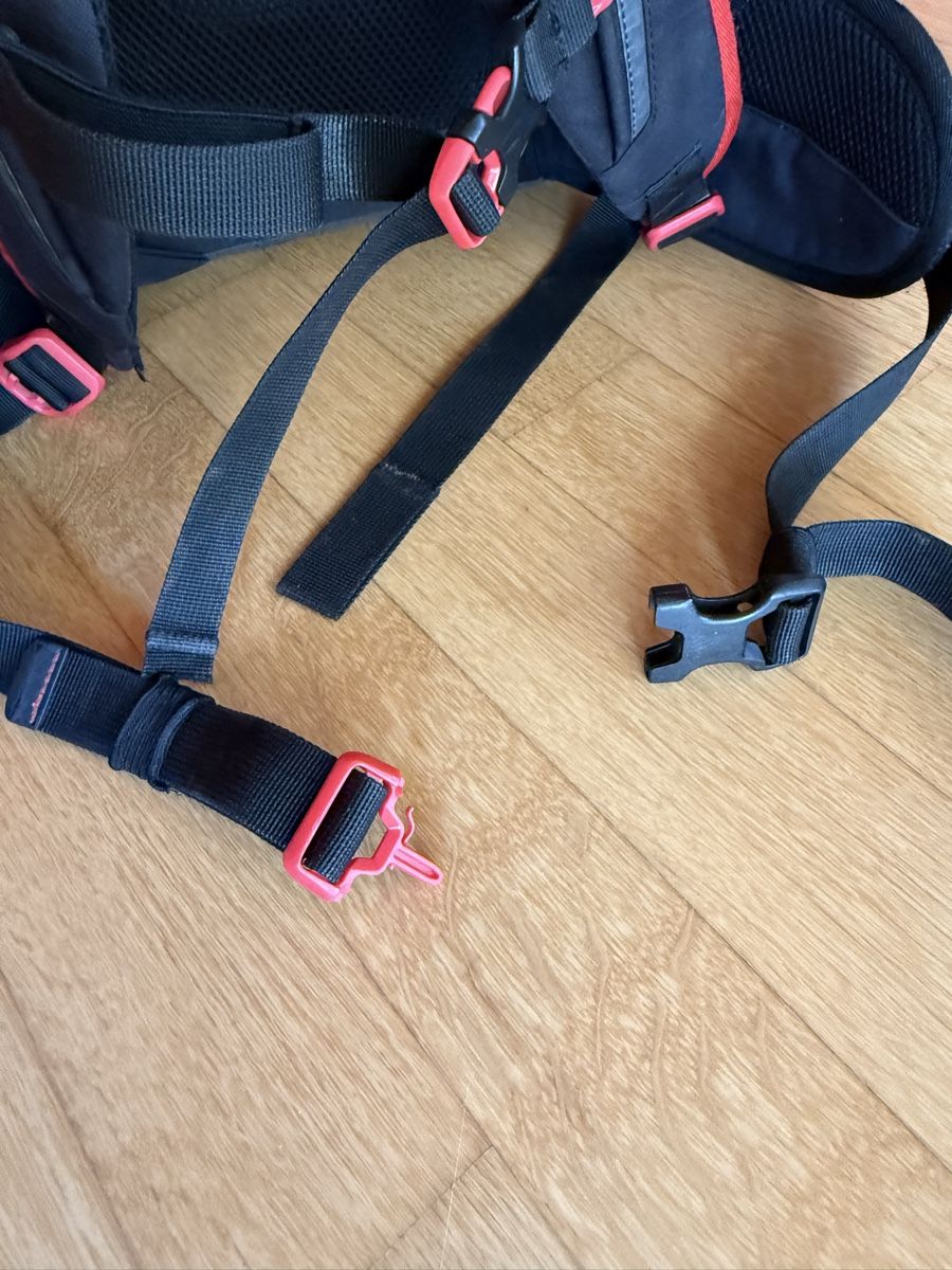 Satch Rucksäcke: Schulrucksack Satch schwarz-rot – Gebraucht aus Birsfelden von vulgopen 4