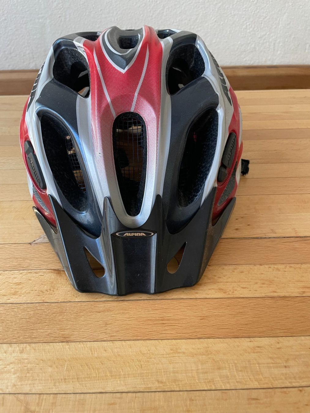 Alpina Helme: Flashiger Velohelm "Alpina" – Gebraucht aus Herrenschwanden von MIBEGE 2