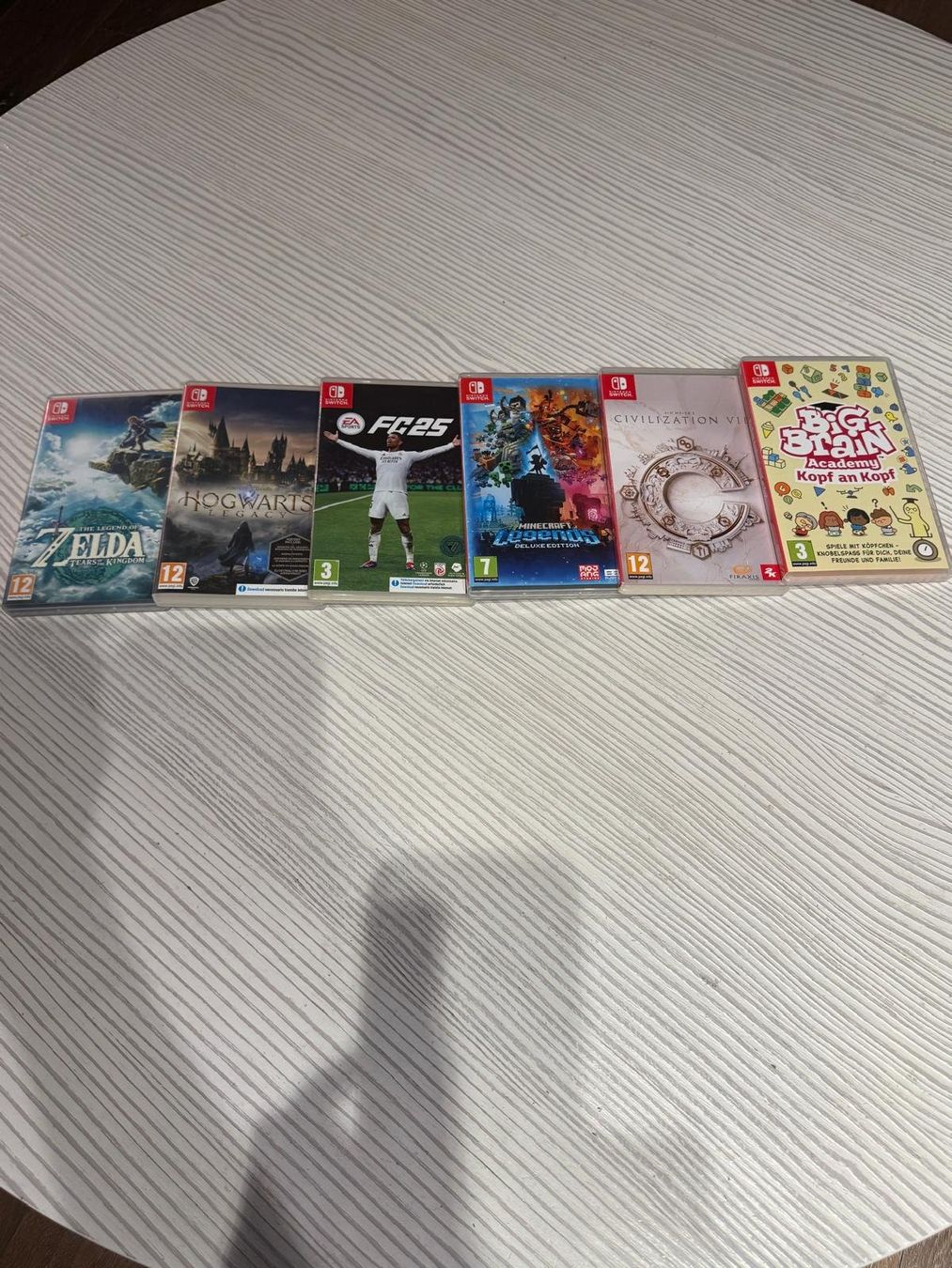 Nintendo Konsolen: Nintendo Switch con Yoshi controller e giochi – Gebraucht aus Würenlos von ale_6zlt 4