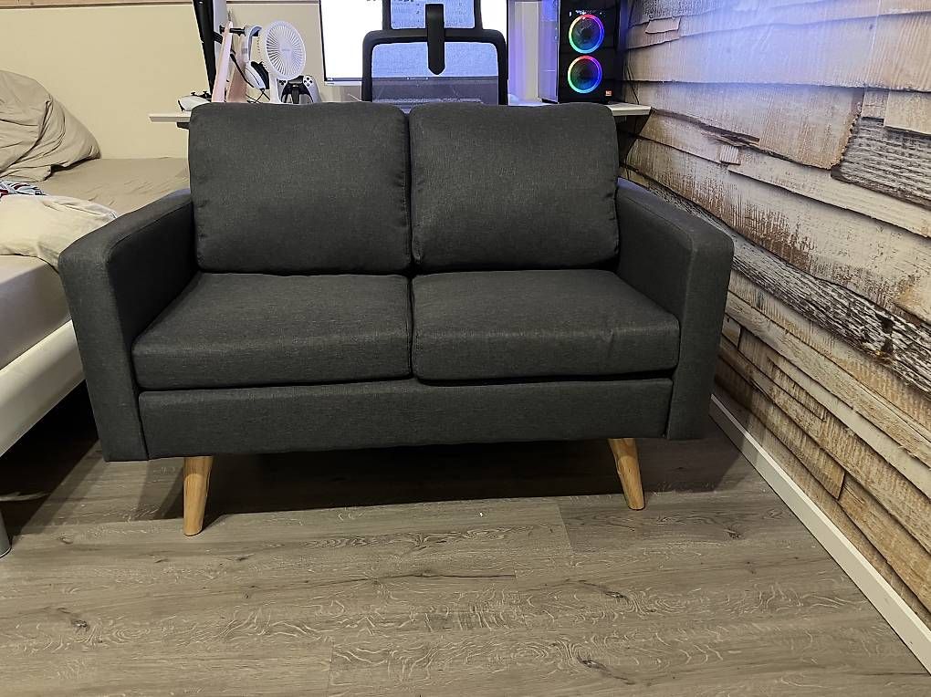 Sofas: Kleines 2-Sitzer Sofa zu verkaufen – Gebraucht aus Graben von kum_75v2