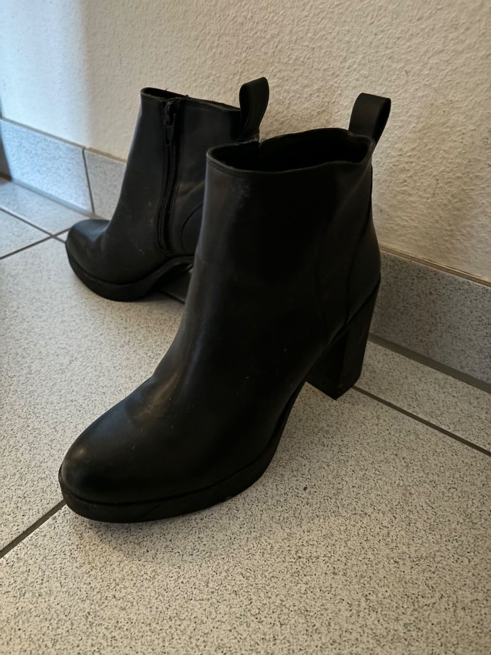 H&M Scarpe da donna: Schicke Winterstiefel, Grösse 39 – Usato da Winterthur venduto da Sunshine143 3