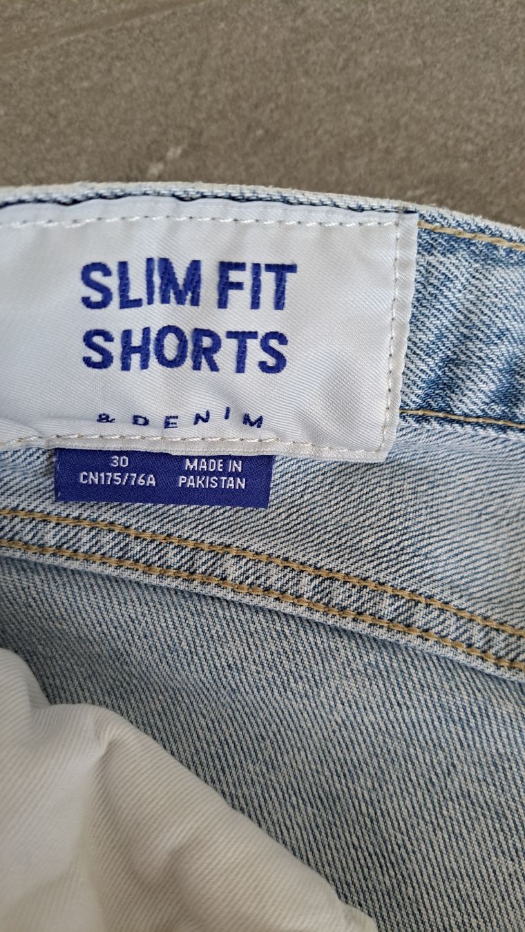 H&M Jeans: kurze Jeans Gr. 30 / Jeans-Shorts – Gebraucht aus Winterthur von Dream_of 1