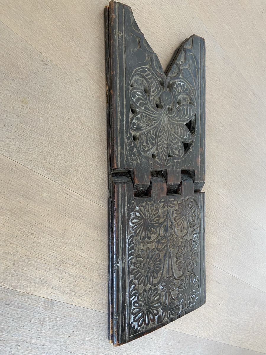 Holzartikel: Antiker, handgeschnitzerter, dunkler Holz-Stuhl. – Gebraucht aus Zürich von kevin1977 3