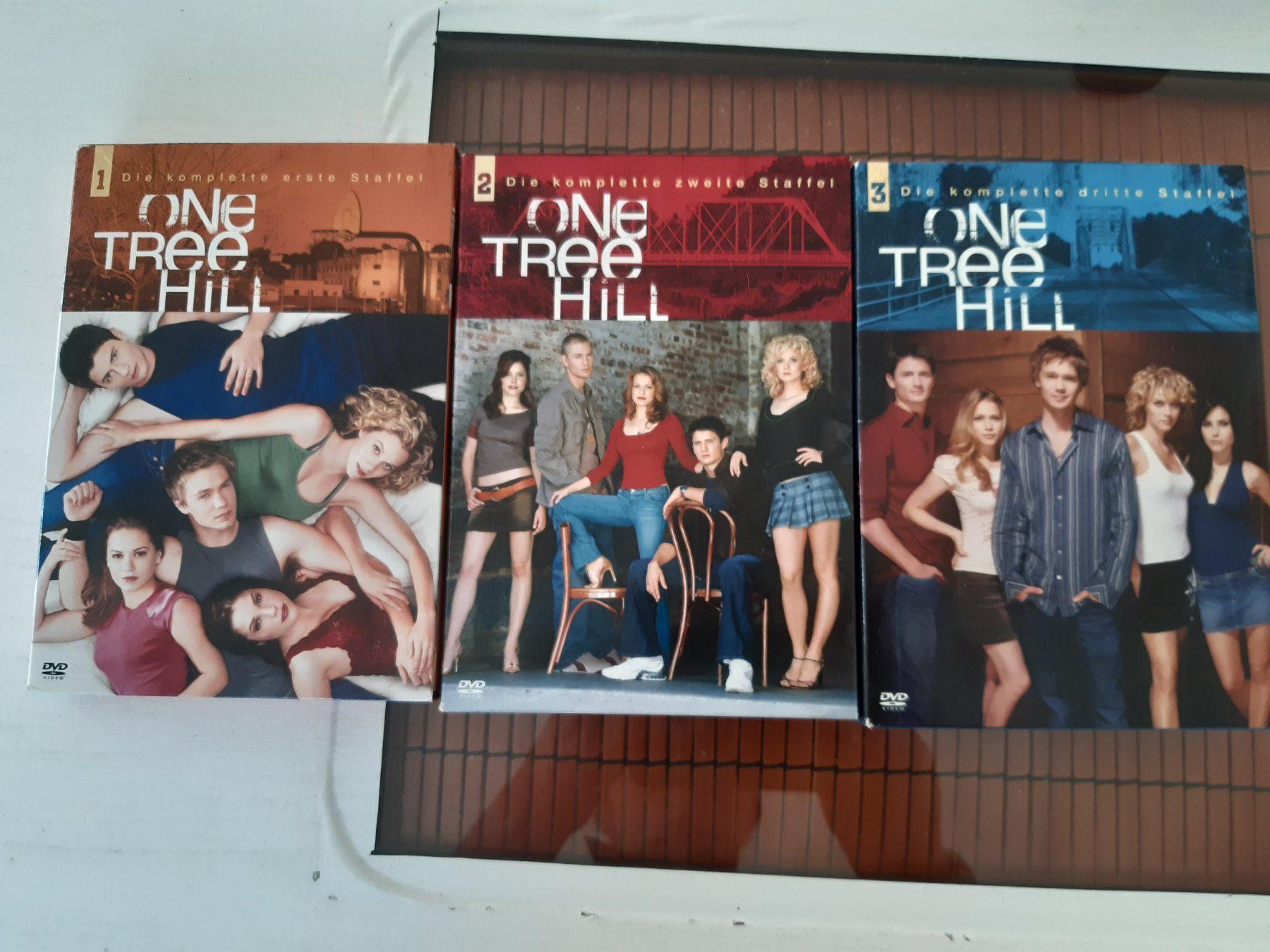 Tutti i DVDs: One Tree Hill die kompletten Staffeln 1-9 – Usato da Domat-Ems venduto da nugipuff