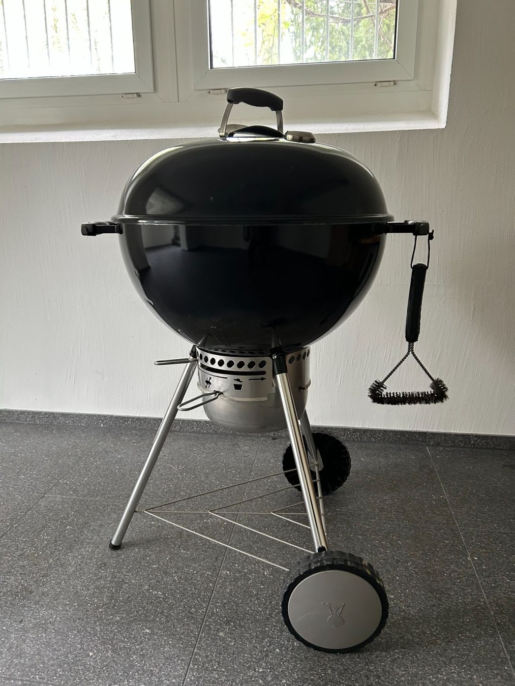 Weber Griglie: Weber Holzkohlegrill 57 cm – Usato da St.Gallen venduto da Manumao