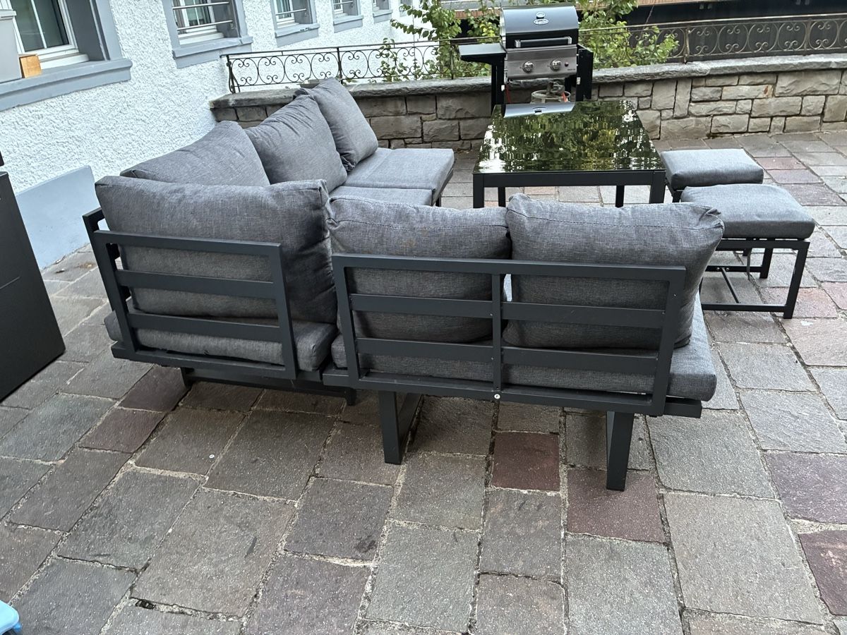 Set di tavolo e panche: Gartensitzlounge 5-teilig grau mit Tisch und Hockern – Usato da Dürnten venduto da had0. 2