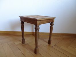 Vintage Holz-Hocker mit Rattan-Geflecht