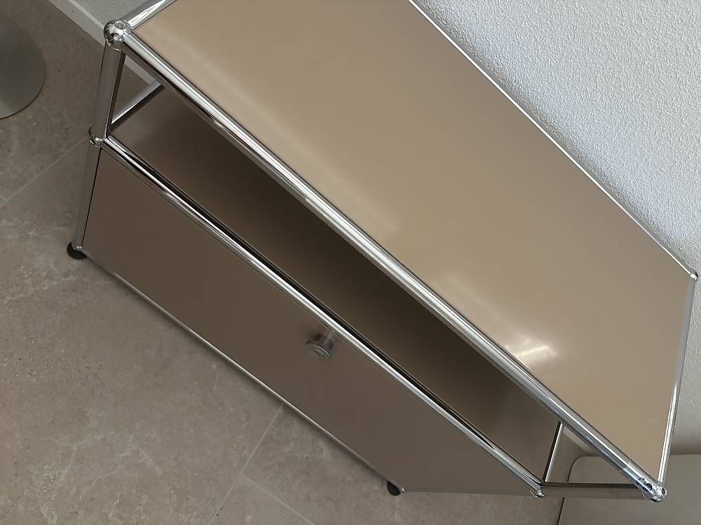 USM Cassettiere: Neuwertig USM Haller Beistelltisch Sidetable beige – Usato da Zürich venduto da car_9sdb 3