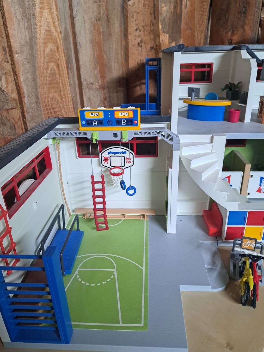 Playmobil Spielzeuge: Playmobil Schule mit Zubehör – Gebraucht aus Gränichen von Blt5 4
