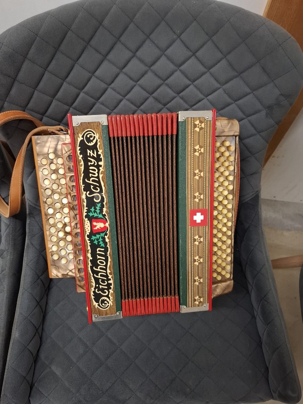 Eichhorn Musikinstrumente: Eichhorn orgeli – Gebraucht aus Villeneuve von BibiVintage