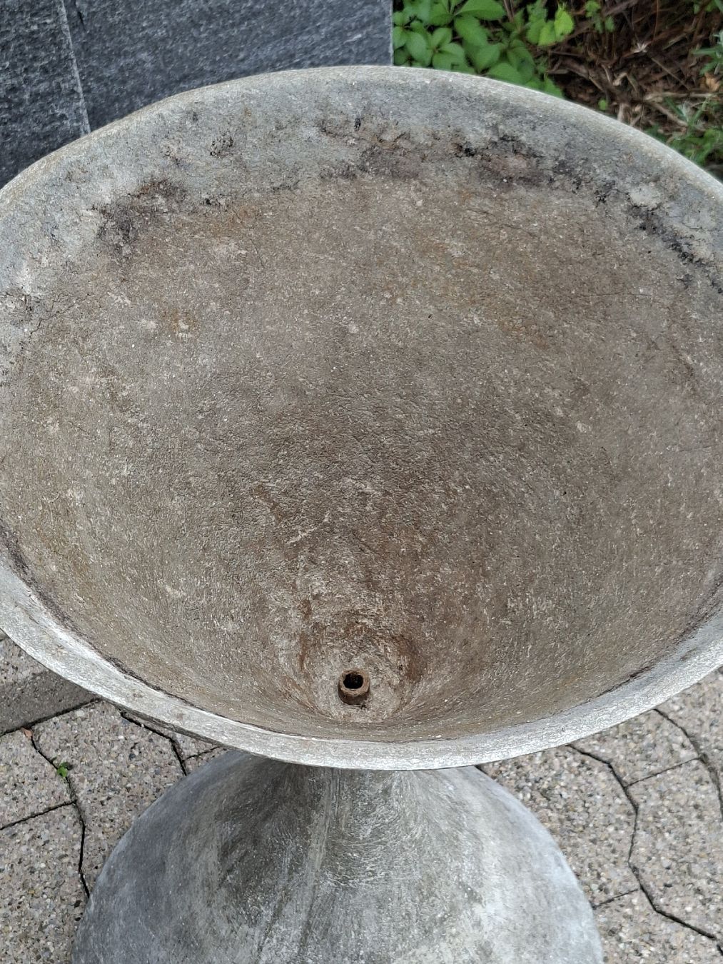 Eternit Blumentöpfe: Willy Guhl Eternit Blumenspindel  – Gebraucht aus Ganterschwil von HeidiuPeter 4