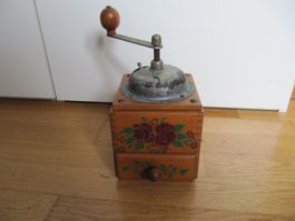 Kaffeemühle antik , handbemalt handbetrieben