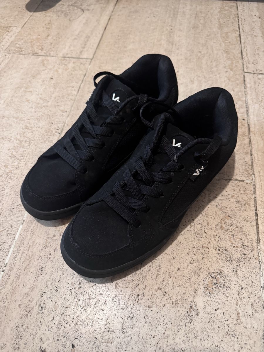 Scarpe da uomo: Sneaker / Turnschuhe - Vty Grösse 41 - schwarz – Nuovo (secondo la descrizione) da Killwangen venduto da yas_reg0