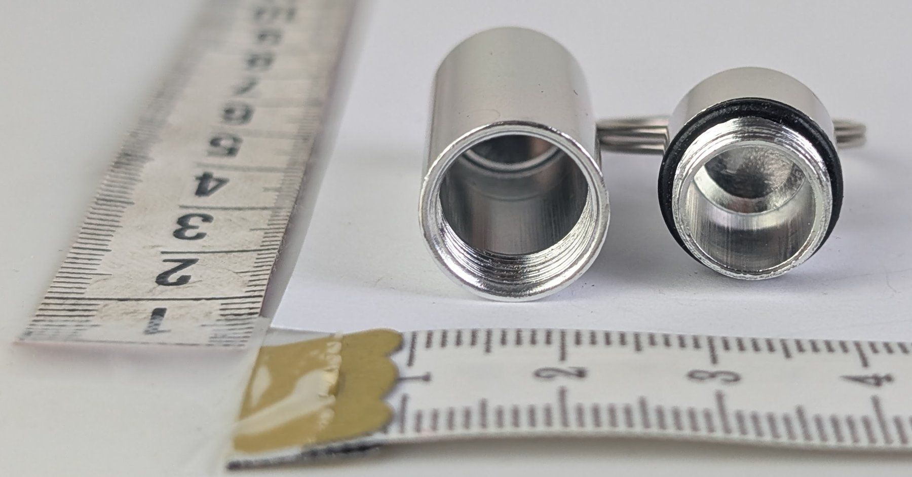 Portachiavi: 1x Mini Schlüsselbund-Pillenbox, NEU – Nuovo (secondo la descrizione) da Zürich venduto da 1.Simon 1
