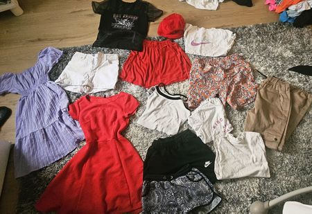 Mixed clothing lot: dresses, skirts, shorts, tops 164