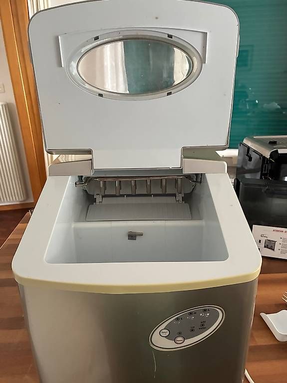 Appareils de cuisine: Eiswürfelmaschine – D'occasion à Frauenfeld par Smartys1