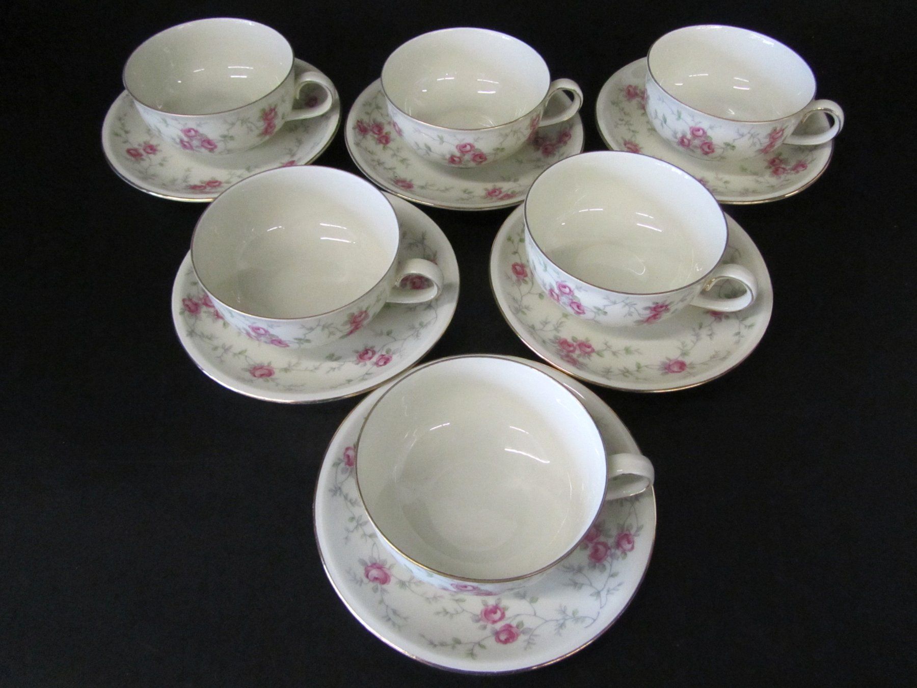 Set di piatti: Teeservice mit rosa Rosenmotiv – Usato da Muhen venduto da Restwert_Muhen 6