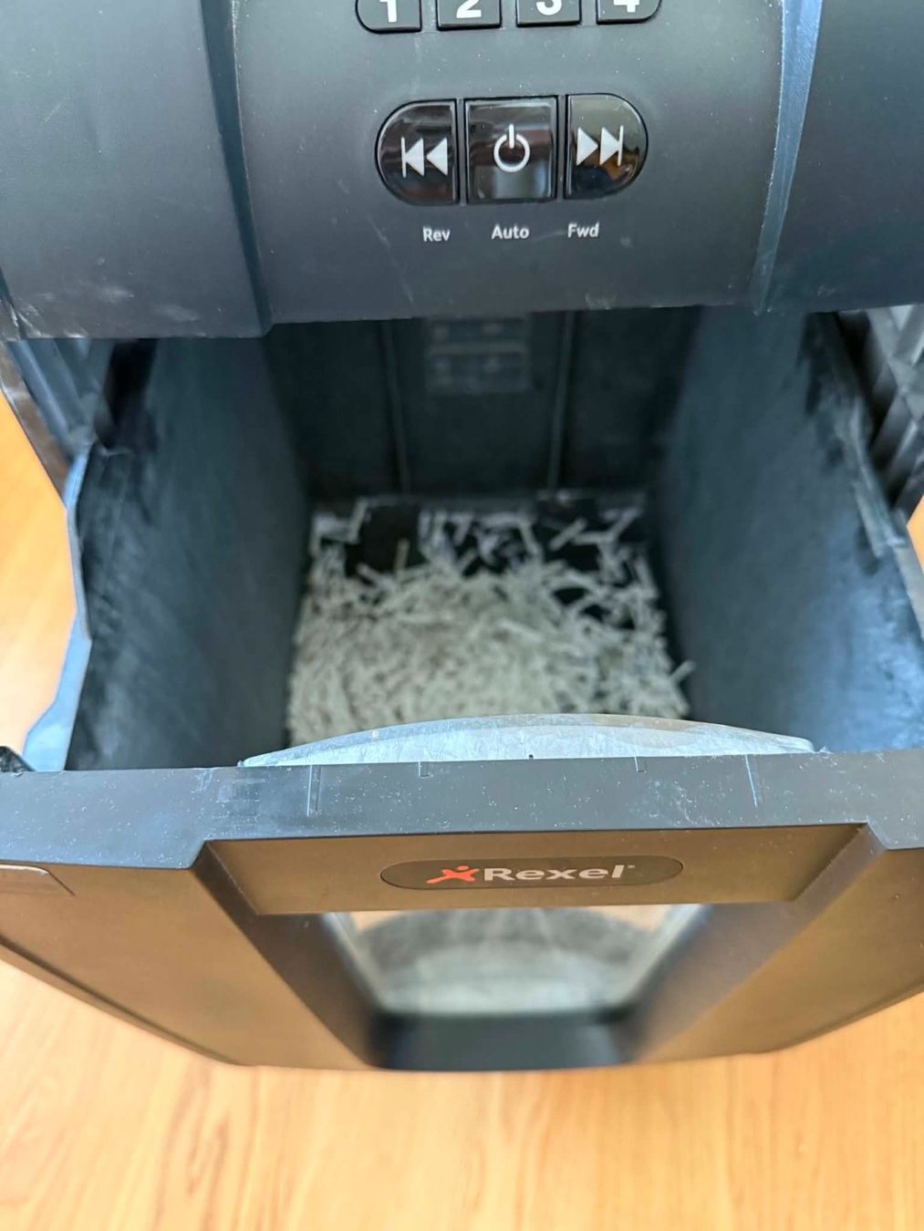 Rexel Aktenvernichter: Rexel Auto+ 300X Aktenvernichter / Shredder – Gebraucht aus Fällanden von Zihuatanejo 1