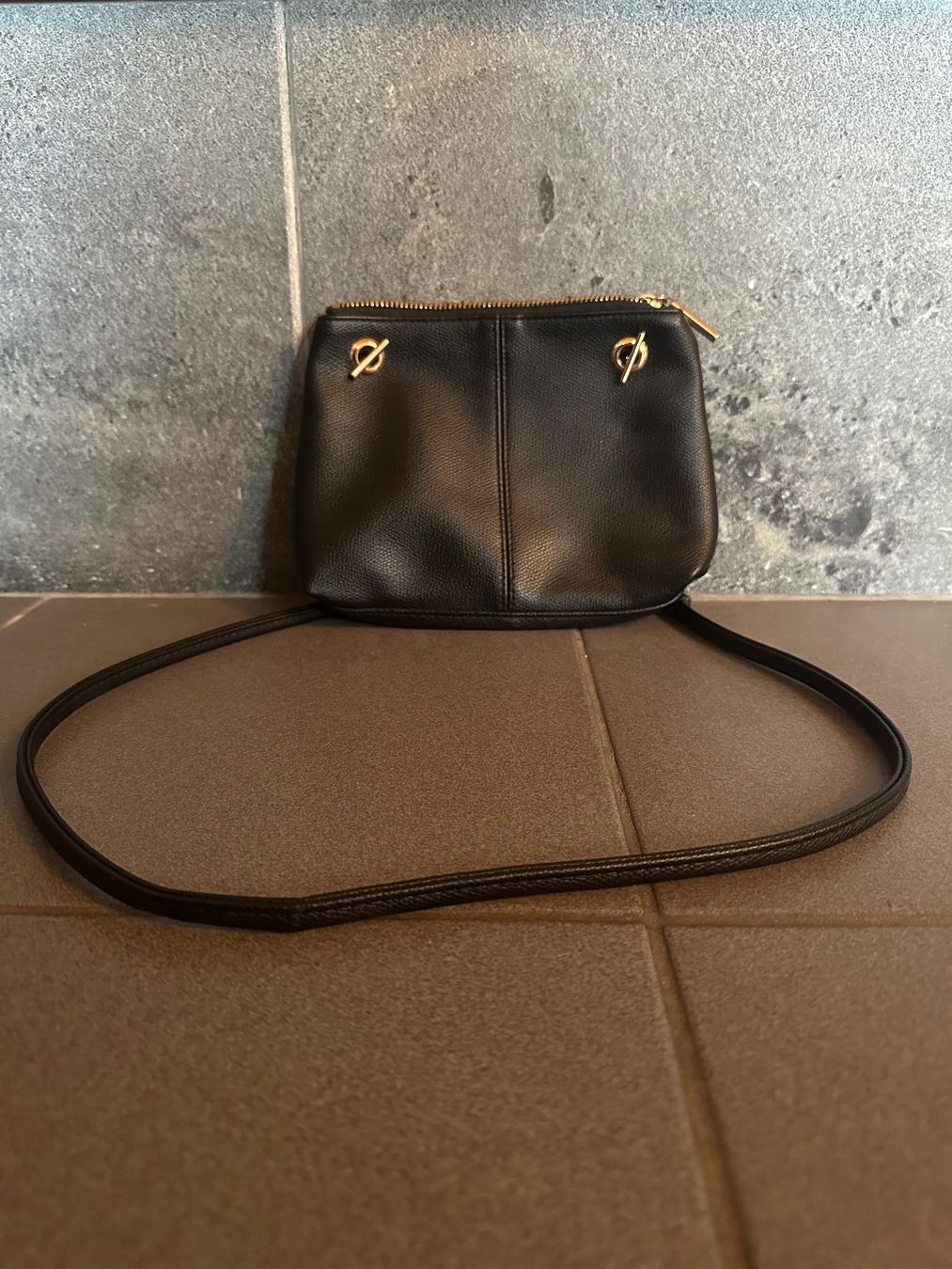 H&M Taschen für Damen: H&M Tasche schwarz – Neu (gemäss Beschreibung) aus Riedt b. Erlen von sina.aline 1
