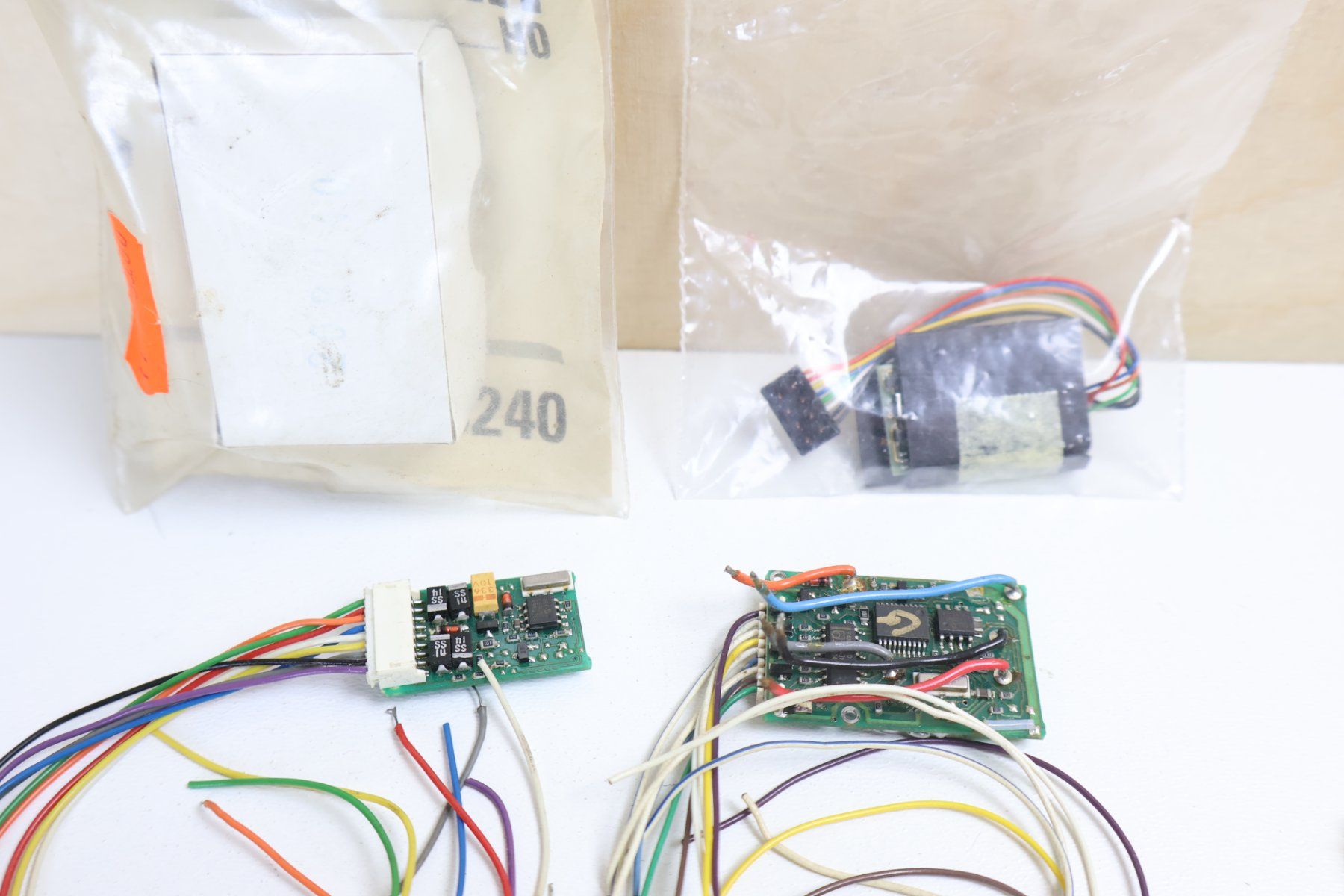 Märklin Modelleisenbahnen: Mehrere Digital Lok Decoder + Märklin Umschalter H0 – Gebraucht aus Winterthur von Monstera 5