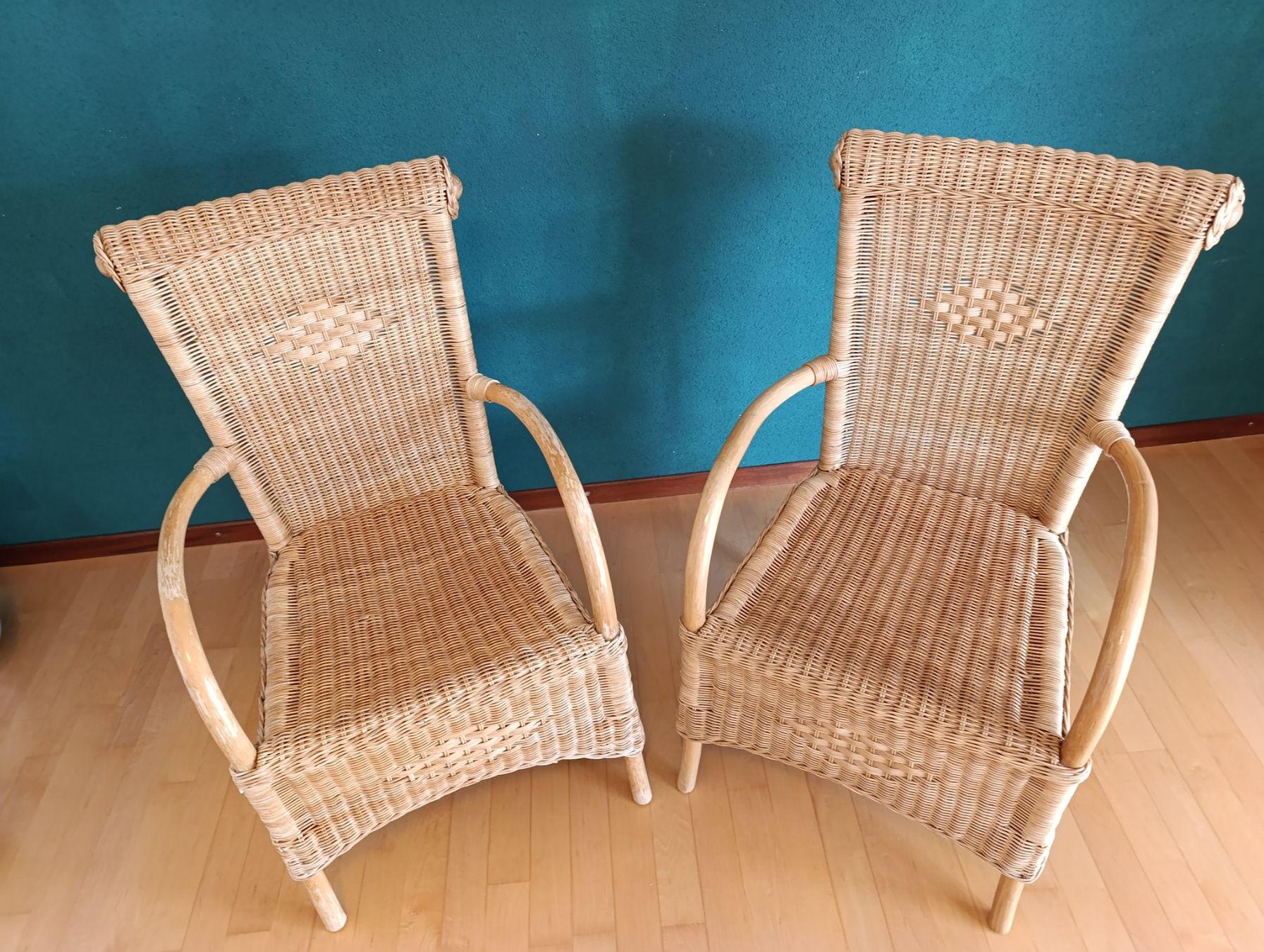 Sedie: 2 Stühle mit Lehnen Rattan – Usato da Liesberg Dorf venduto da Murgs